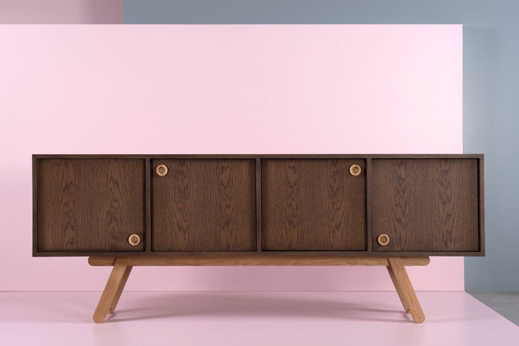 The Bracara Sideboard, a piece that combines traditional craftsmanship and contemporary design, conveys a solid and classy appearance with a touch of playfulness. The design (...)