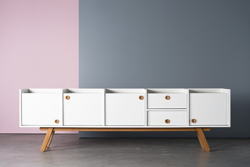 The Bracara Sideboard is a piece that combines traditional craftsmanship and contemporary design. The design and craftsmanship underlines the warm and natural feeling of the (...)