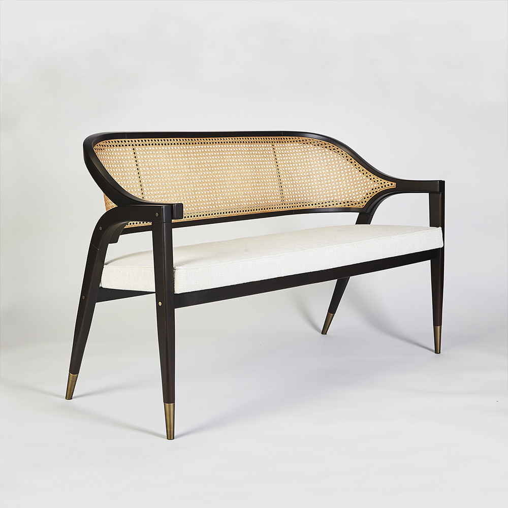 In satin Sycomoro wood or lacquered with satin wood details, caned backrest, a comfortable cushioned seating pad and polished brass feet. This bench offers lightness and (...)